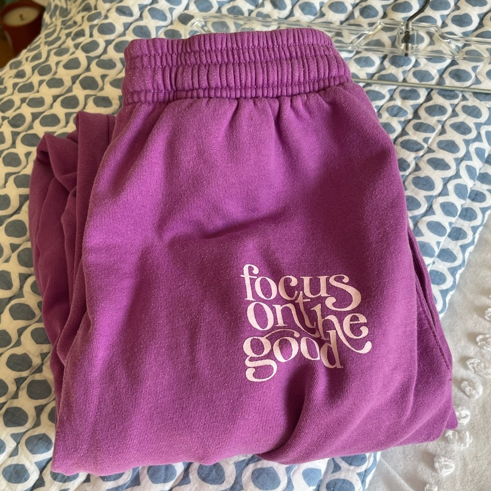 ‘Focus on the good’ sweatpants SIZE XS/S